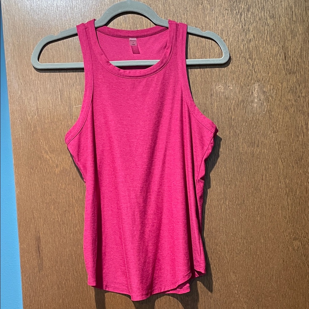Featherweight tank raspberry color size small